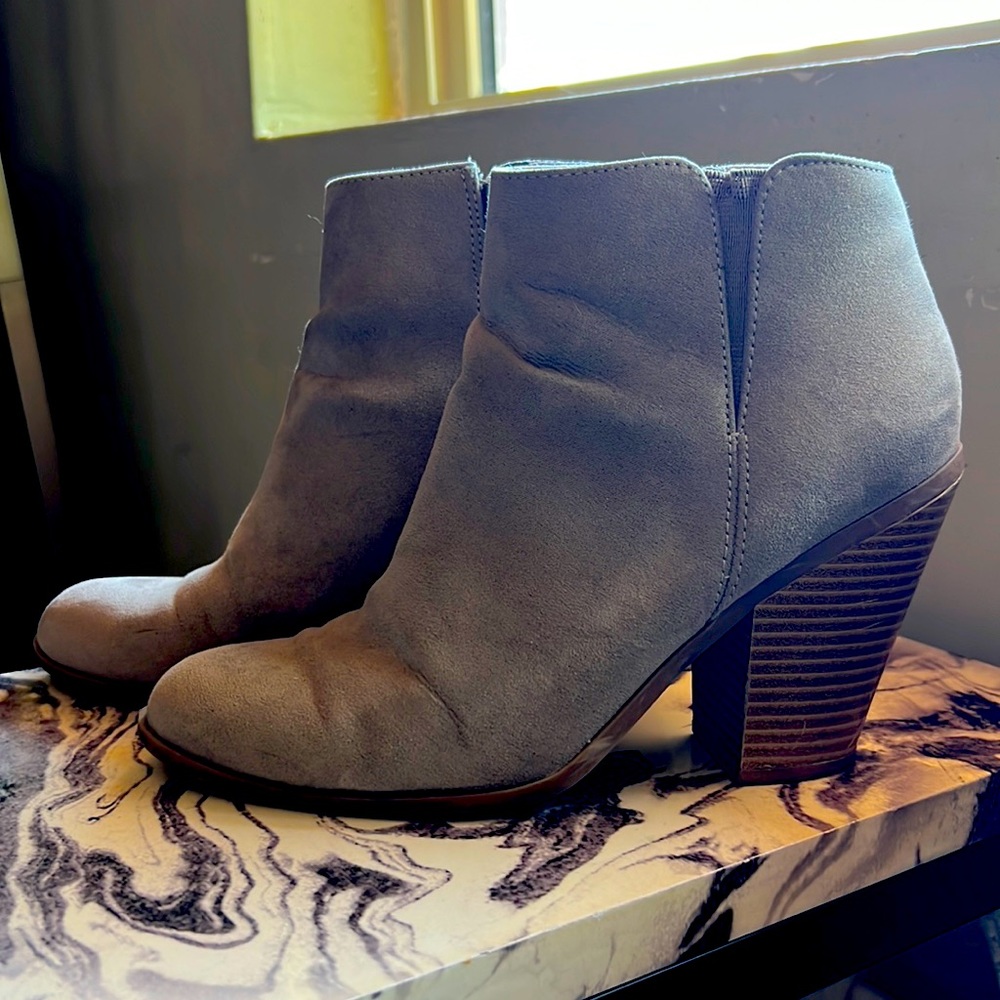 Banana republic heeled booties